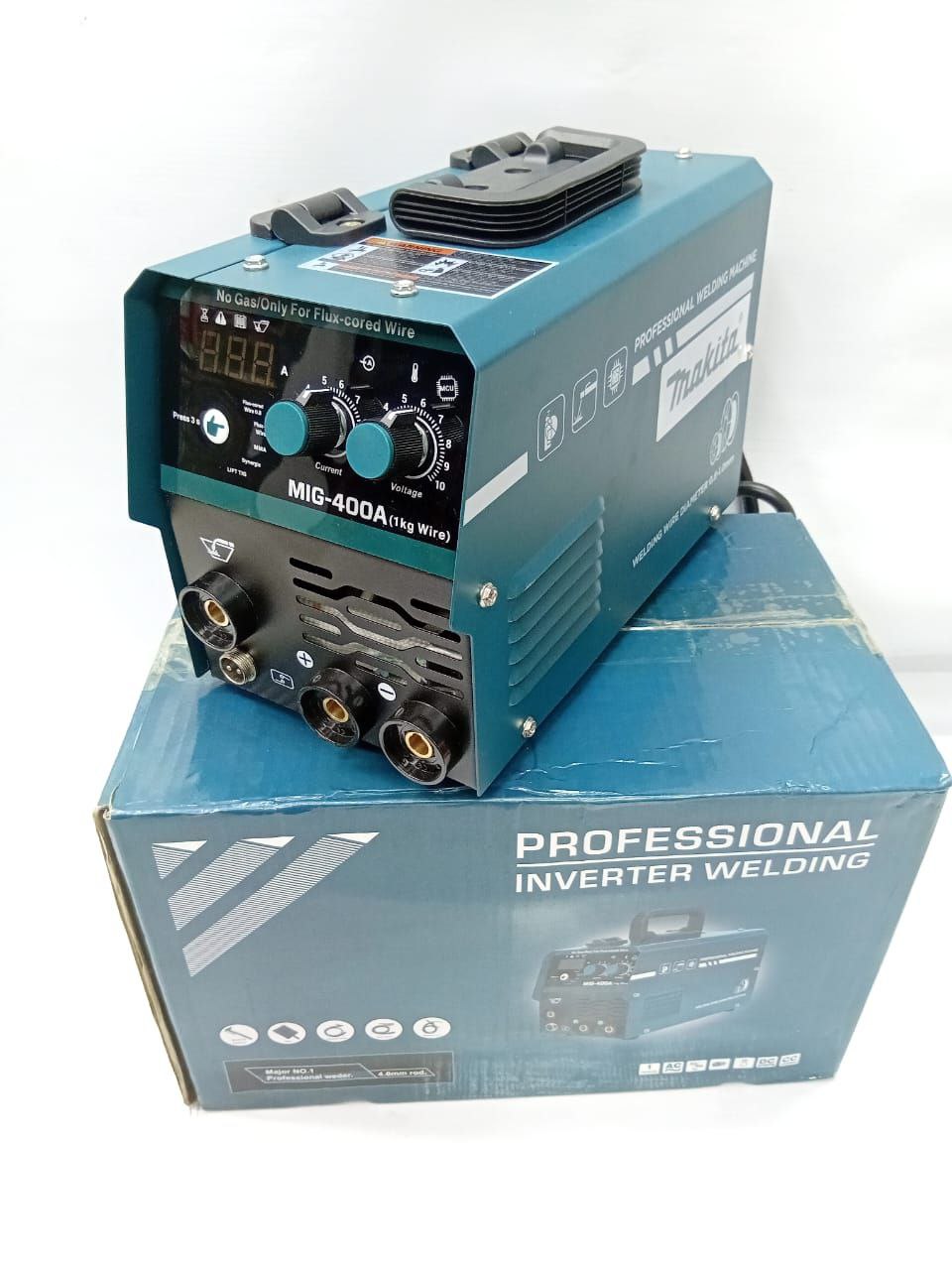 f8830c6a-b90c-42cc-bfed-2a27104dbd44-1.jpg Makita Mig-400 Inverter welding machine - Image 1
